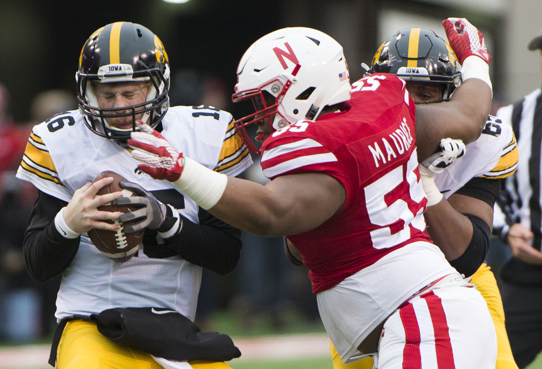 Huskers vs. Hawkeyes, 2015: Iowa 28, Nebraska 20